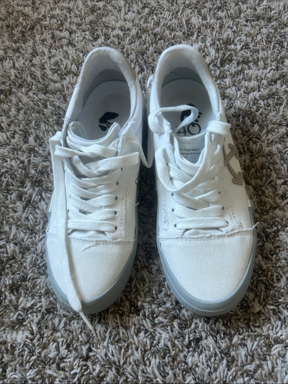 Off-White Men’s White Canvas Low-Top Sneakers with Gray Sole